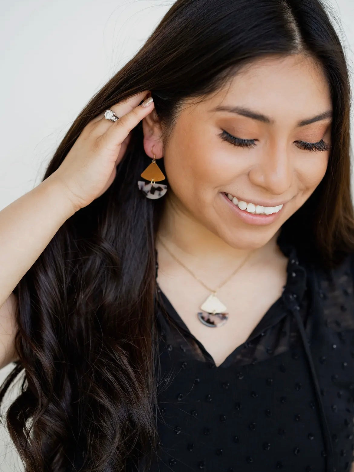 Ava Necklace - Blonde Tortoise