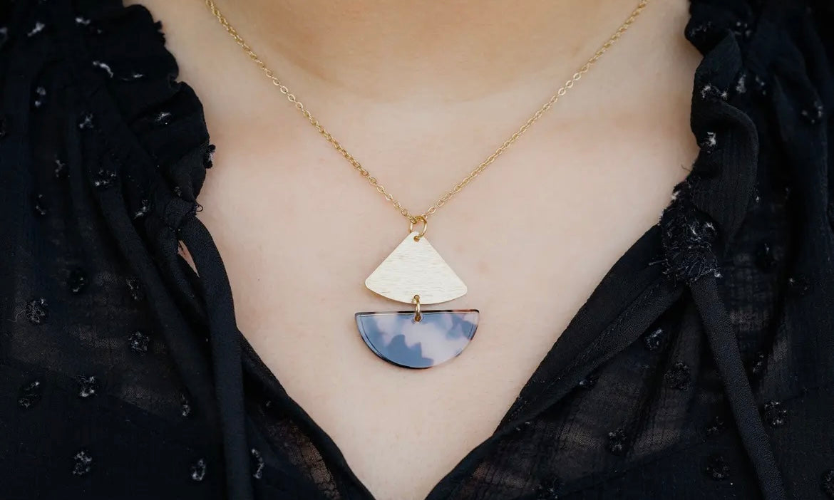 Ava Necklace - Blonde Tortoise